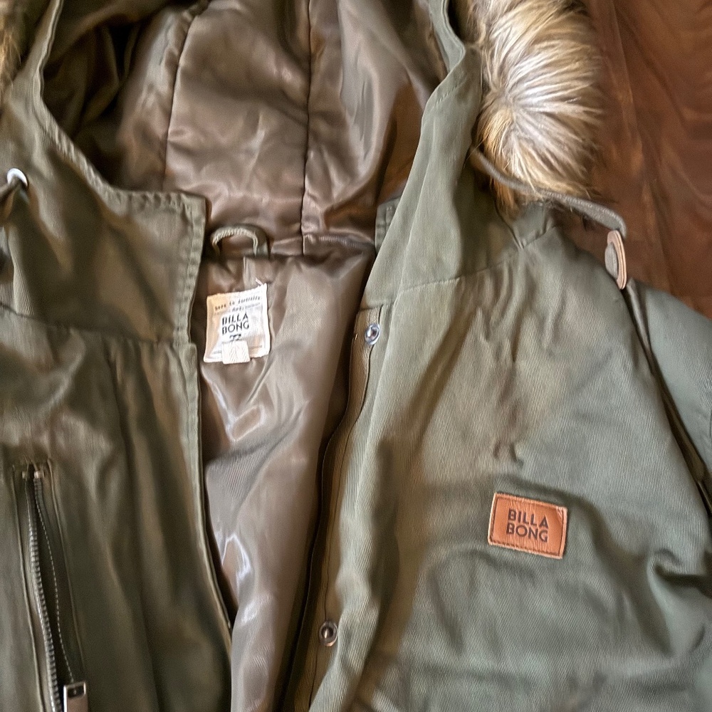 Olive green Billabong Parka women’s Medium